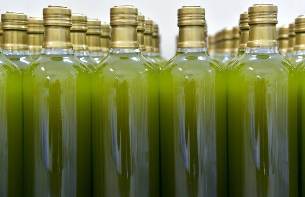 Olio di Oliva Biologico bottiglie con olio DOP a Km0