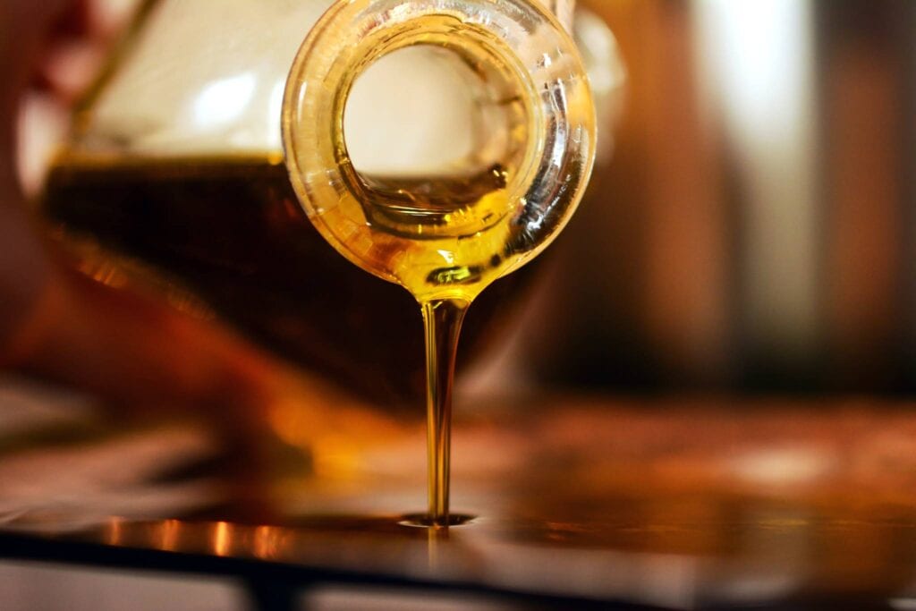 olio di oliva bio umbria su vetro